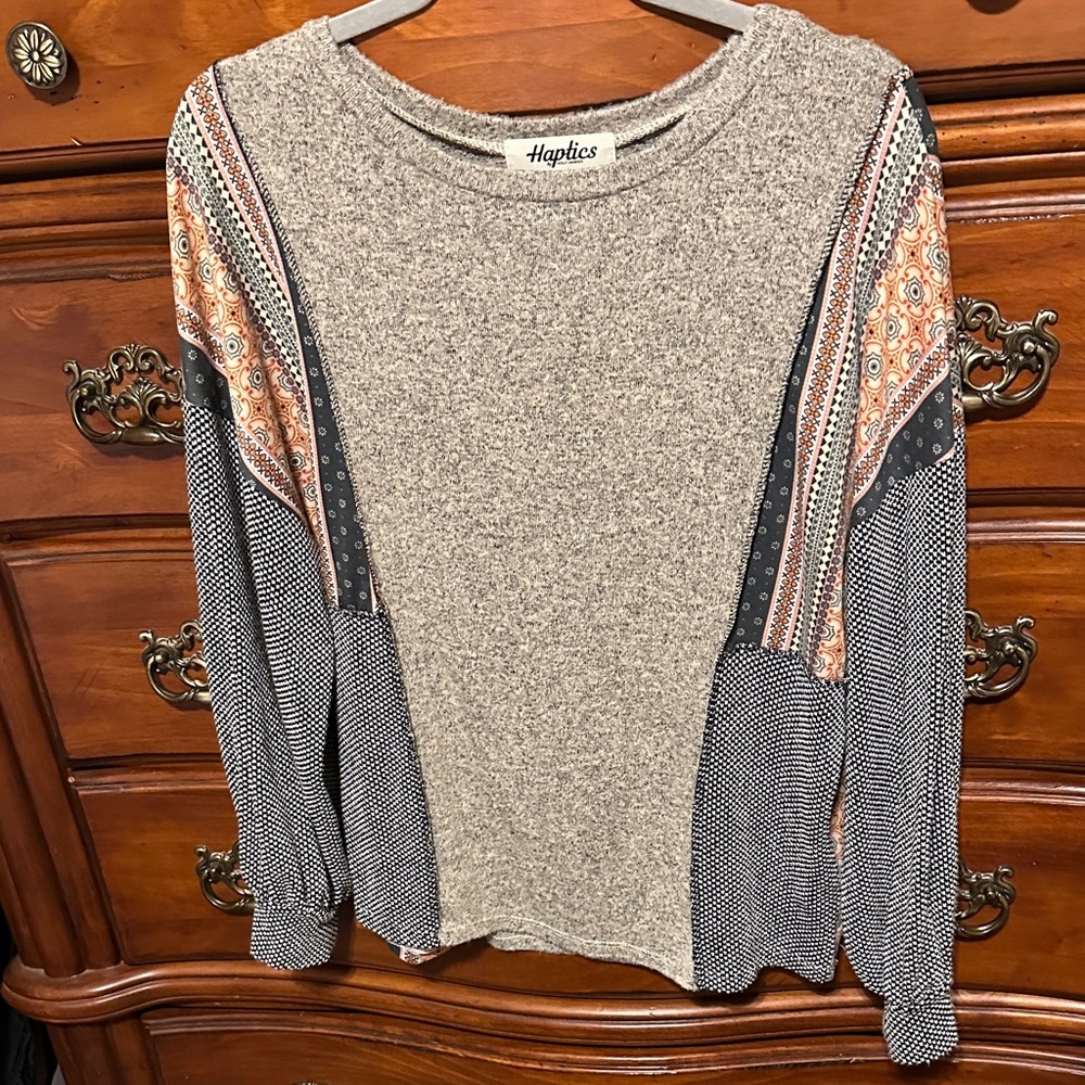 Haptics Women's Gray and Multicolor Patterned Top